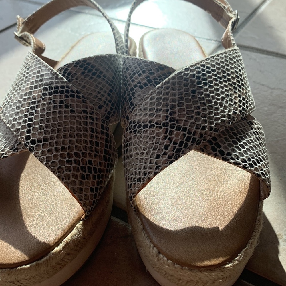 Leopard Sandals - Picture 7 of 10